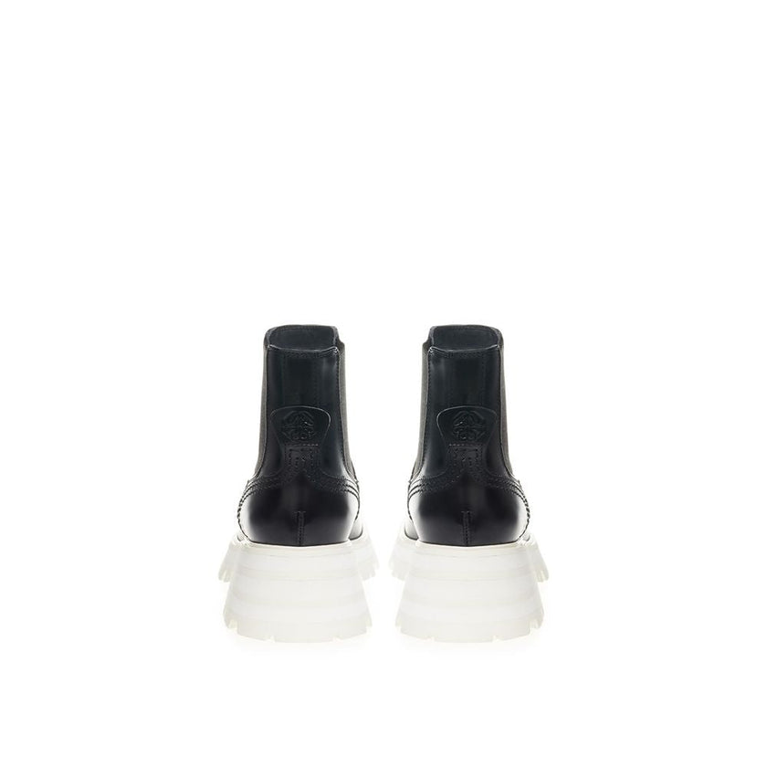 Alexander McQueen Elegant Leather Boots in Timeless Black Alexander McQueen